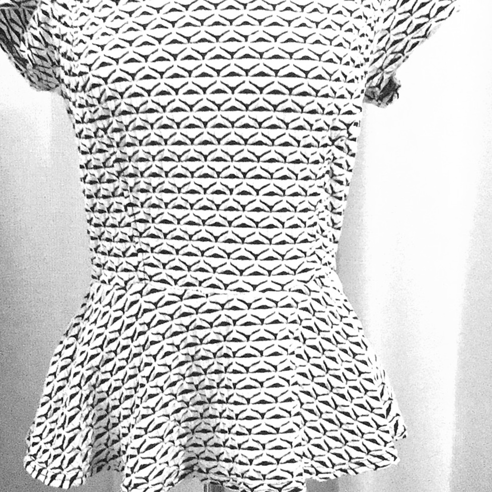 Worthington peplum black/white print top